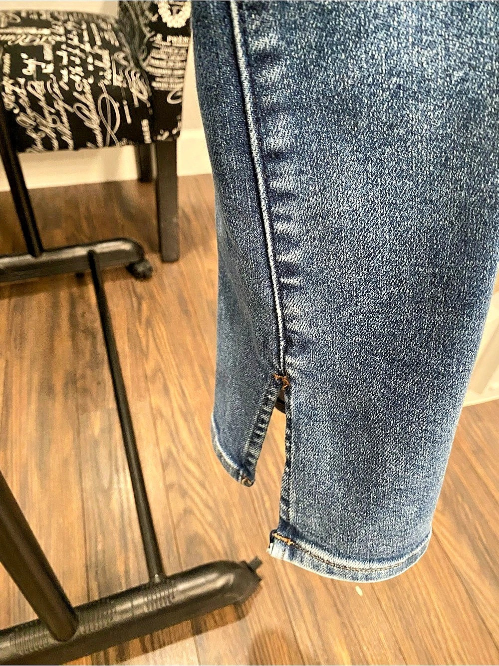 Express Mid Rise Medium Wash Skyscraper Jeans - Picture 6 of 7